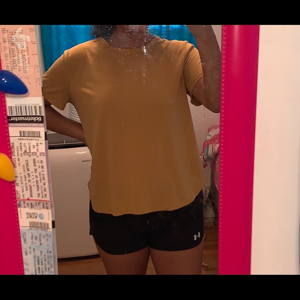 Soft Yellow Top